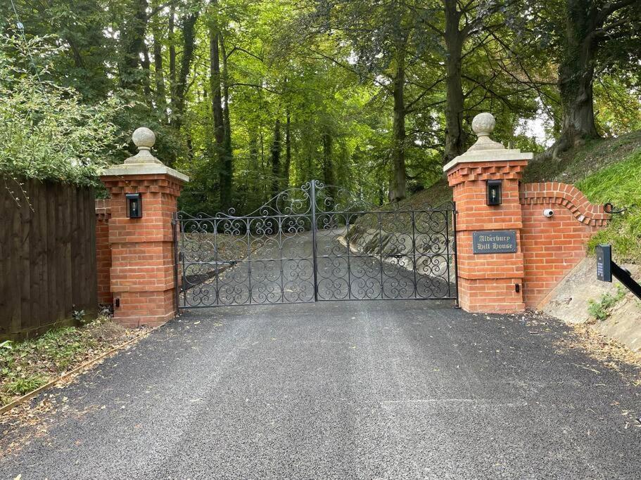 The Carriage House Villa Salisbury Bagian luar foto